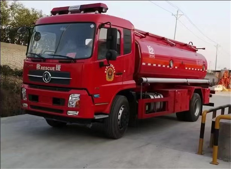 國(guó)六東風(fēng)天錦消防紅油罐車(chē)，消防救援移動(dòng)加油站！